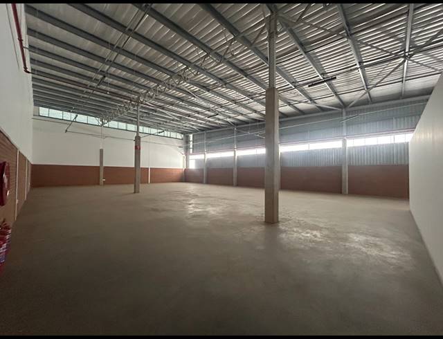 675M² WAREHOUSE TO LET IN CLAYVILLE